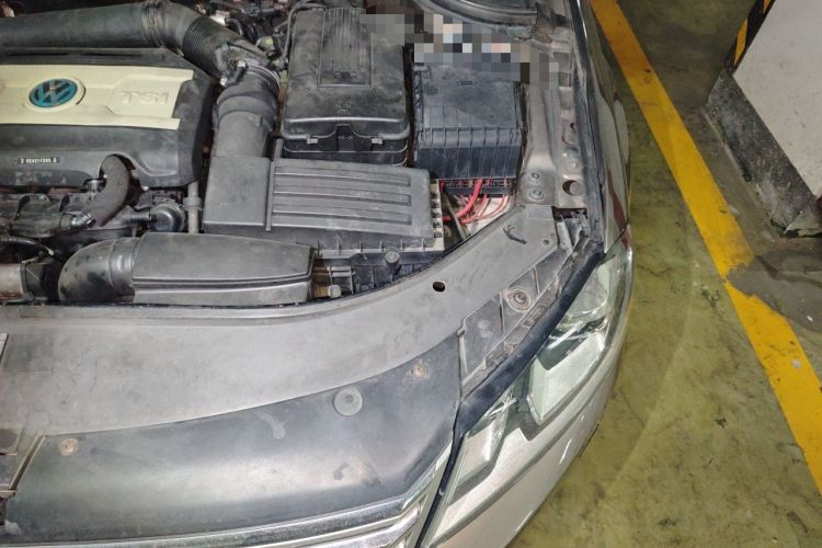 Used Volkswagen Magotan 2012 Revised 1.8TSI Luxury Version Engine Bay Left
