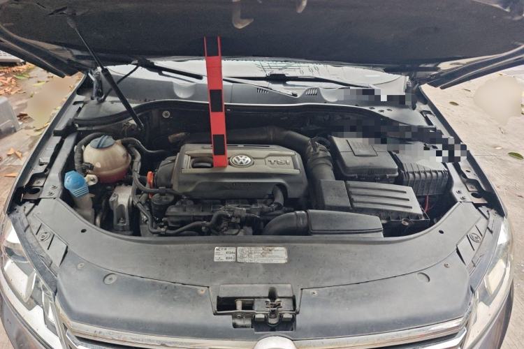Used Volkswagen Magotan 2012 1.8TSI Luxury Model Engine Bay
