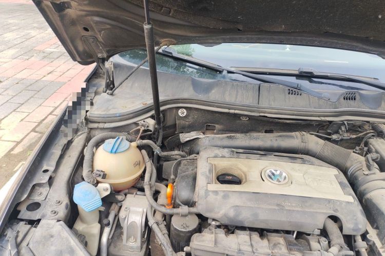 Used Volkswagen Magotan 2012 2.0 TSI Ultimate Edition Engine Bay Right