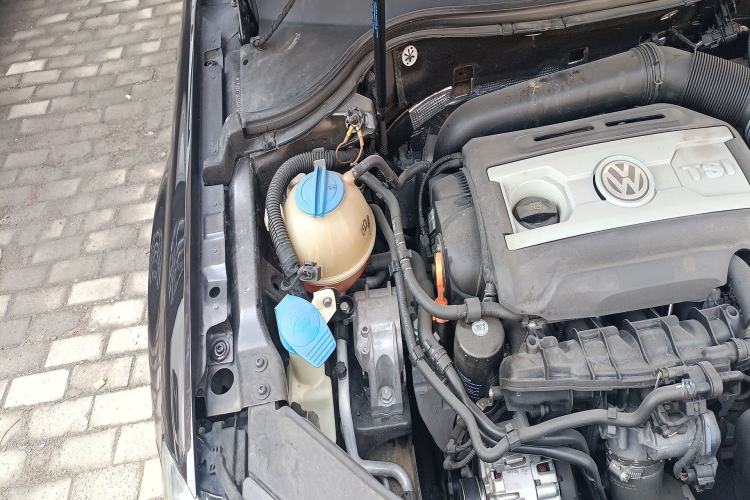 Used Volkswagen Magotan 2012 2.0 TSI Ultimate Edition Engine Bay Right