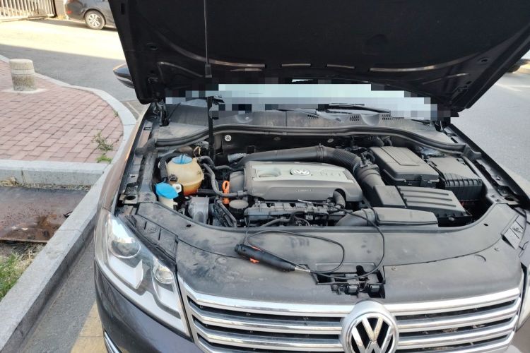 Used Volkswagen Magotan 2012 2.0 TSI Ultimate Edition Engine Bay Right