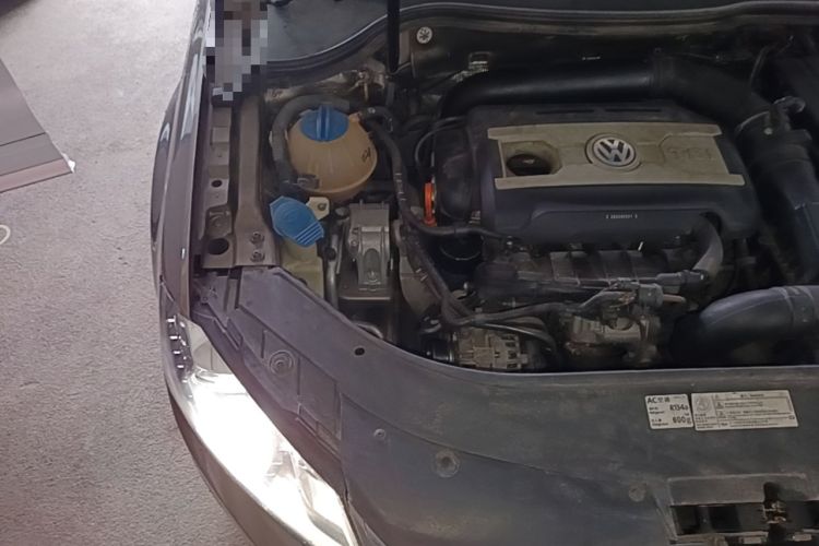 Used Volkswagen Magotan 2012 Revised 1.8TSI Luxury Version Engine Bay Right