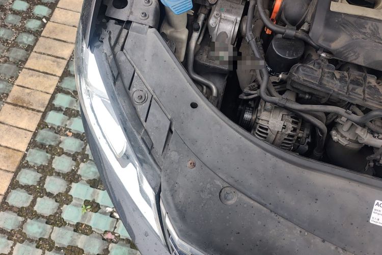 Used Volkswagen Magotan 2012 1.8TSI Luxury Model Engine Bay Right