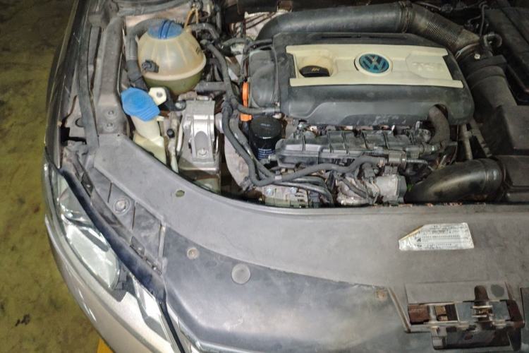 Used Volkswagen Magotan 2012 Revised 1.8TSI Luxury Version Engine Bay Right