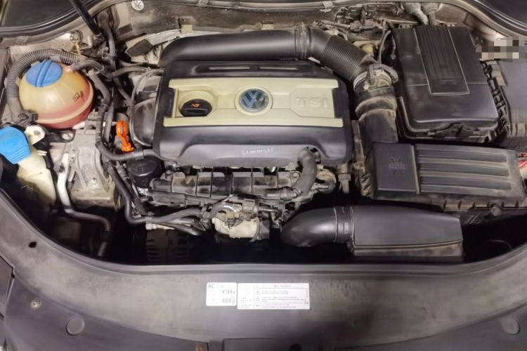 Used Volkswagen Magotan 2012 1.8TSI Luxury Model Engine Bay