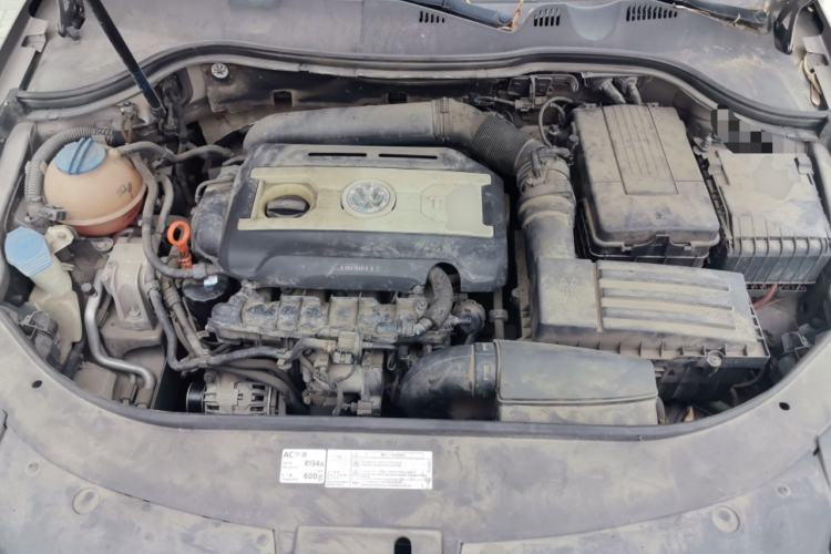 Used Volkswagen Magotan 2012 1.8TSI Luxury Model Engine Bay