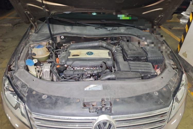 Used Volkswagen Magotan 2012 Revised 1.8TSI Luxury Version Engine Bay