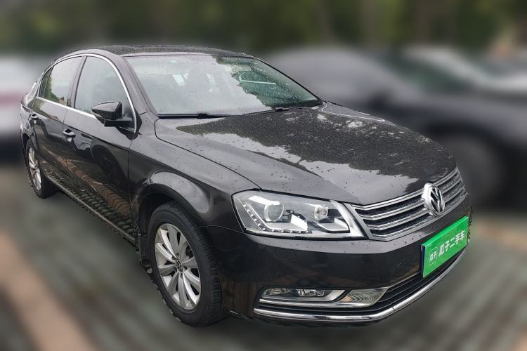 Used Volkswagen Magotan 2012 1.8TSI Luxury Model Front Right 45 Deg