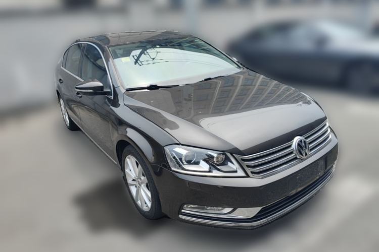 Used Volkswagen Magotan 2012 1.8TSI Prestige Model Front Right 45 Deg