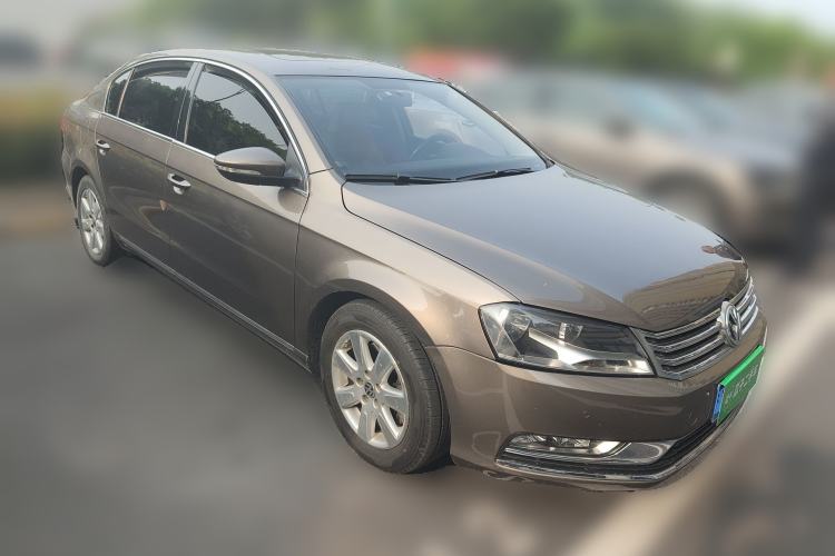 Used Volkswagen Magotan 2012 Revised Version 1.8TSI Leading Edition Front Right 45 Deg