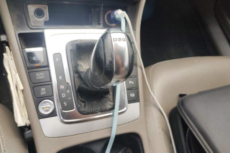 Used Volkswagen Magotan 2012 2.0 TSI Ultimate Edition Gear Lever