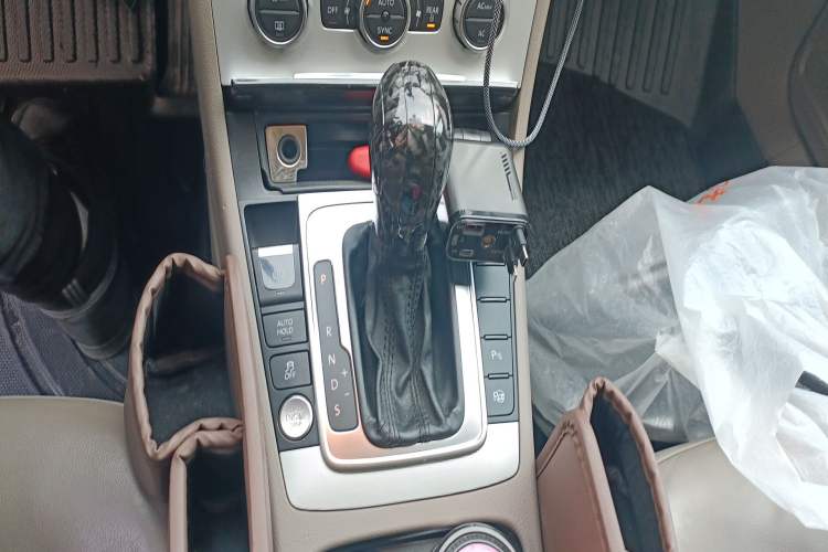 Used Volkswagen Magotan 2012 2.0 TSI Ultimate Edition Gear Lever