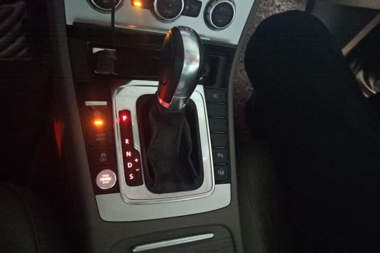 Used Volkswagen Magotan 2012 Facelift 1.8TSI Prestige Model Gear Lever