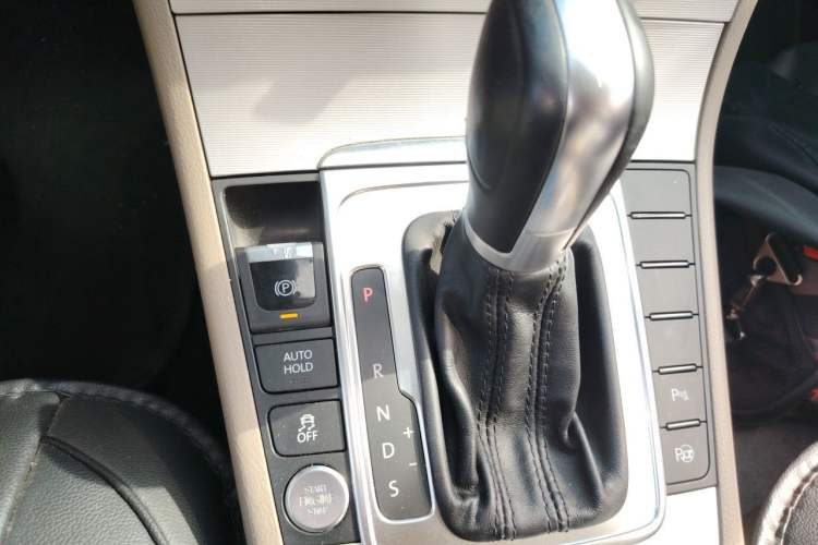 Used Volkswagen Magotan 2012 2.0 TSI Ultimate Edition Gear Lever