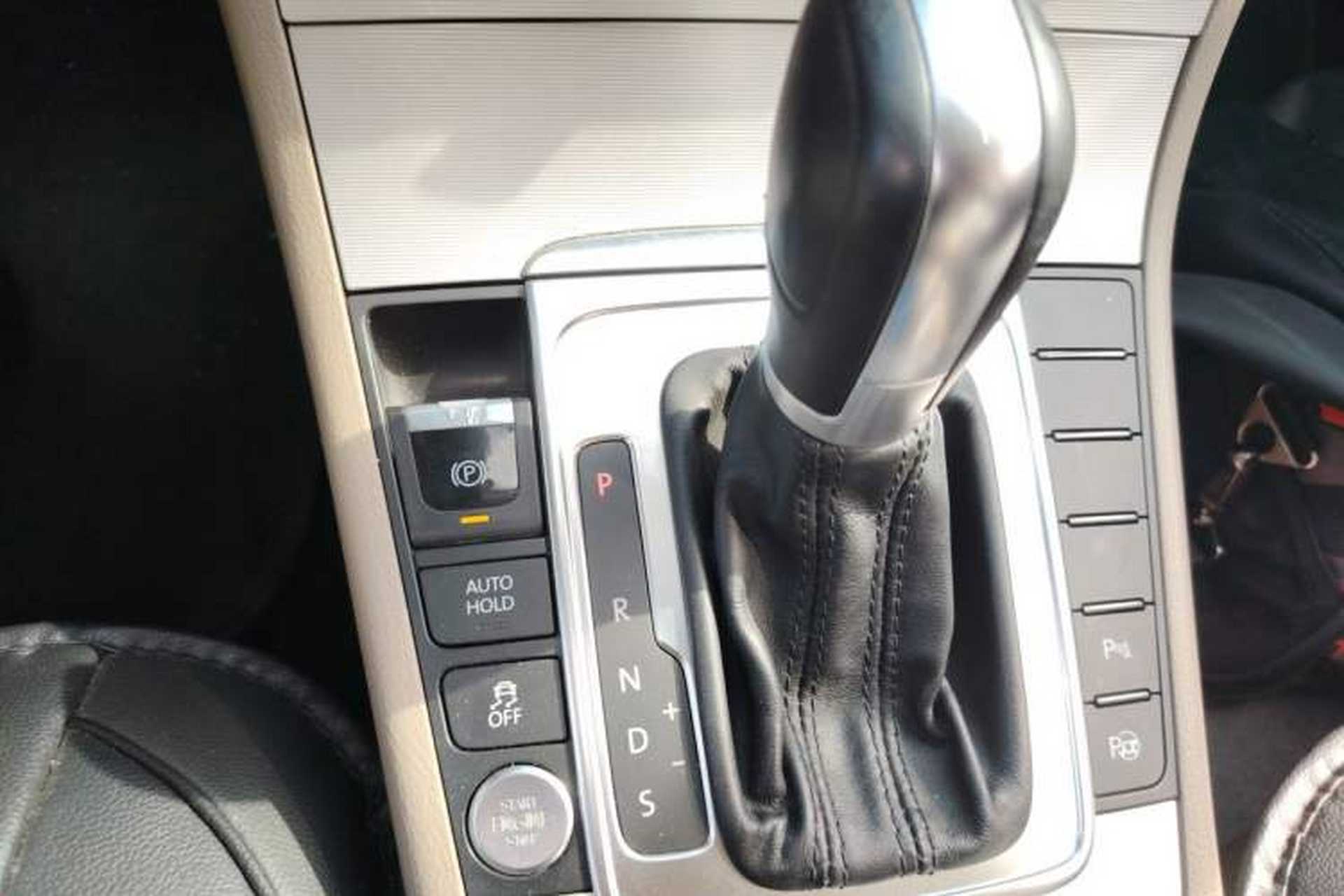 Used Volkswagen Magotan 2012 2.0 TSI Ultimate Edition Gear Lever