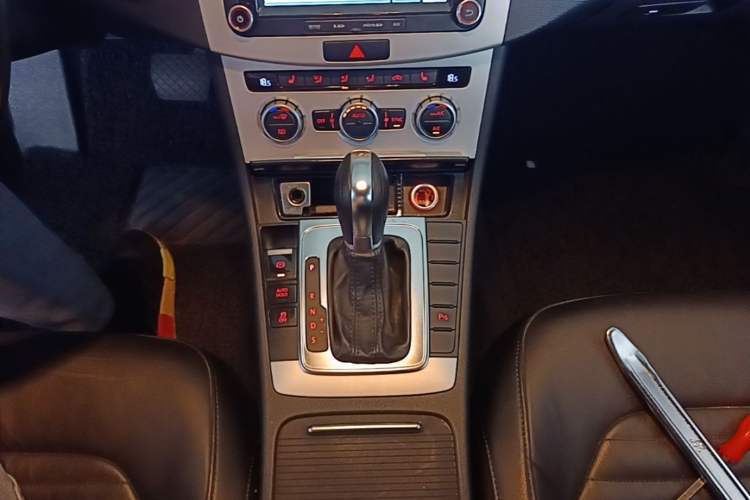 Used Volkswagen Magotan 2012 Revised 1.8TSI Luxury Version Gear Lever