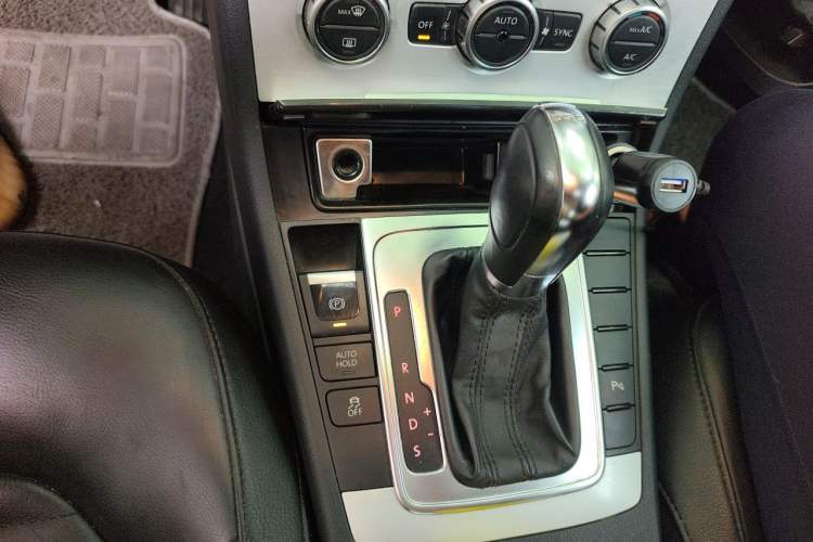 Used Volkswagen Magotan 2012 Revised 1.8TSI Luxury Version Gear Lever
