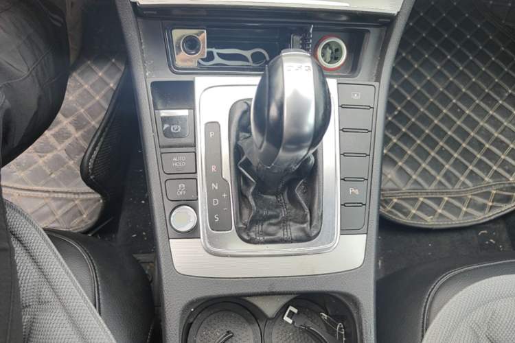 Used Volkswagen Magotan 2012 1.8TSI Prestige Model Gear Lever