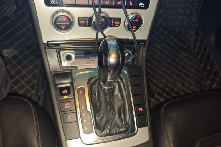 Used Volkswagen Magotan 2012 Revised 1.8TSI Luxury Version Gear Lever