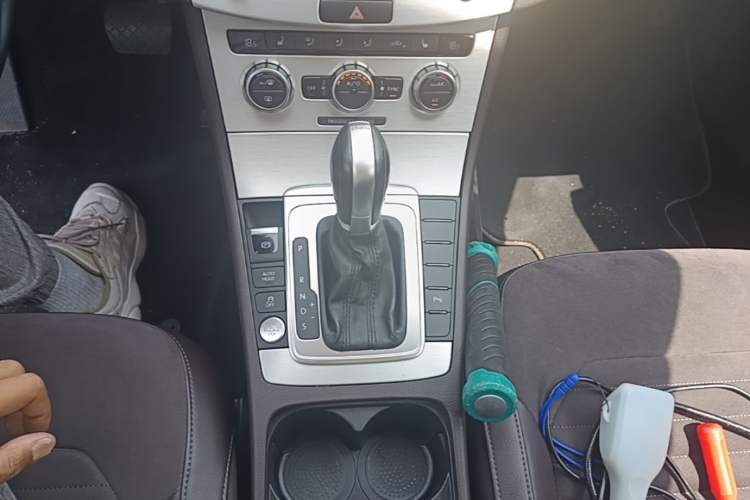 Used Volkswagen Magotan 2012 Travel Edition 2.0 TSI Comfort Version Gear Lever