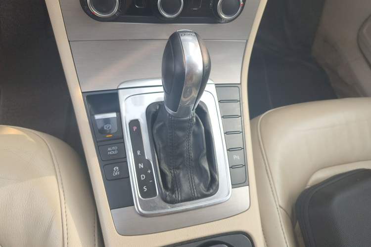 Used Volkswagen Magotan 2012 Revised Version 1.8TSI Leading Edition Gear Lever