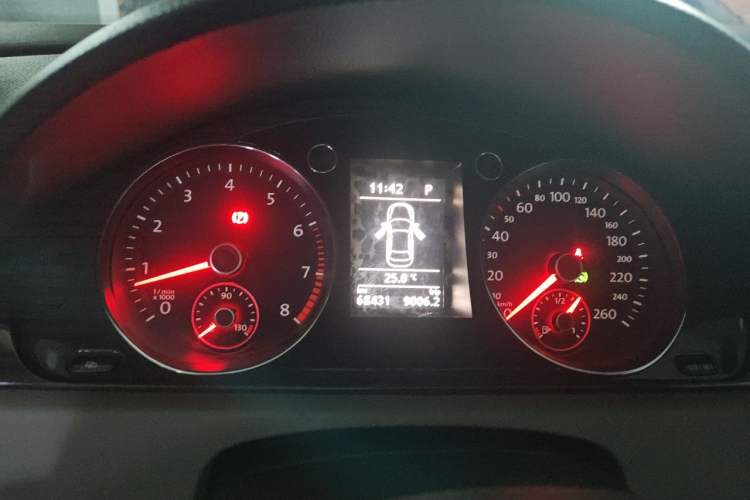 Used Volkswagen Magotan 2012 Facelift 1.8TSI Prestige Model Instrument Cluster
