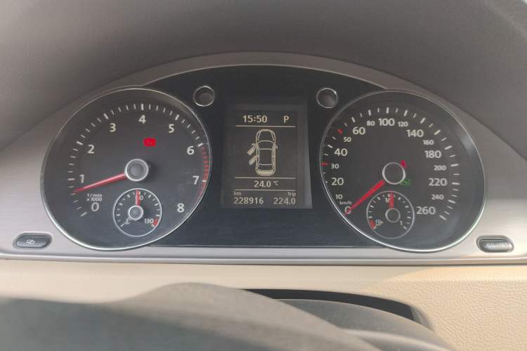 Used Volkswagen Magotan 2012 Revised Version 1.8TSI Leading Edition Instrument Cluster