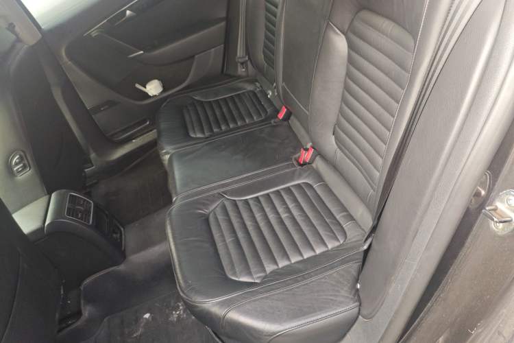 Used Volkswagen Magotan 2012 Revised 1.8TSI Luxury Version Left Rear Seat