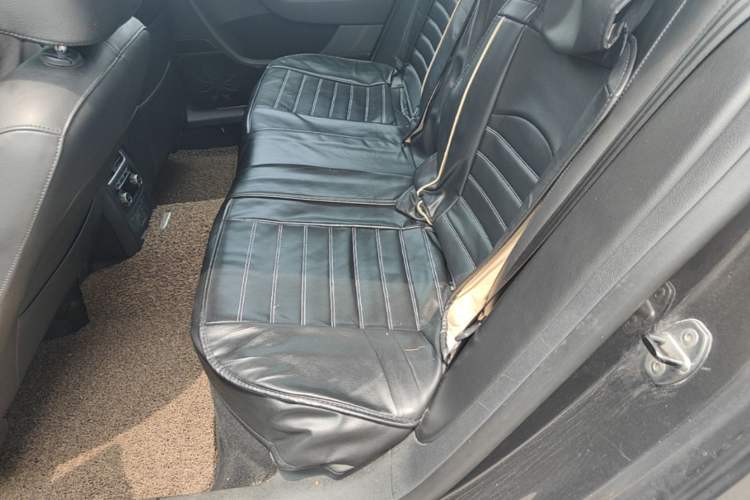 Used Volkswagen Magotan 2012 1.8TSI Prestige Model Left Rear Seat