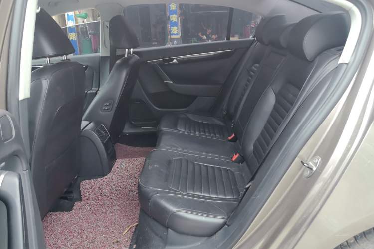Used Volkswagen Magotan 2012 1.8TSI Luxury Model Left Rear Seat