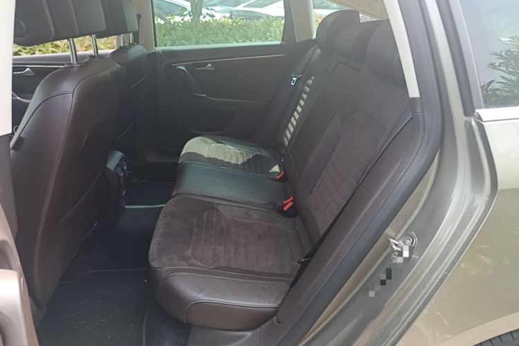 Used Volkswagen Magotan 2012 Travel Edition 2.0 TSI Comfort Version Left Rear Seat