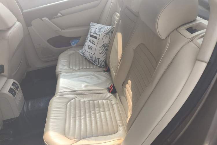 Used Volkswagen Magotan 2012 Revised Version 1.8TSI Leading Edition Left Rear Seat
