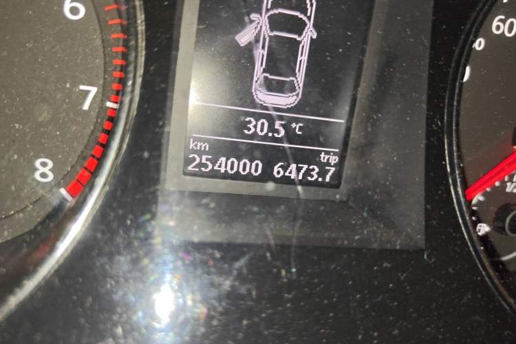 Used Volkswagen Magotan 2012 Revised 1.8TSI Luxury Version Odometer Close Up