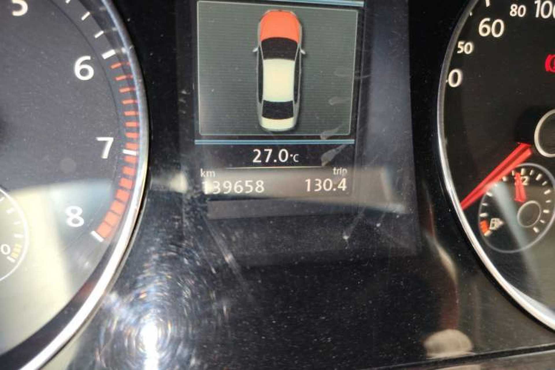 Used Volkswagen Magotan 2012 2.0 TSI Ultimate Edition Odometer Close Up