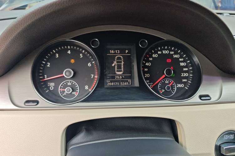 Used Volkswagen Magotan 2012 1.8TSI Luxury Model Odometer Close Up