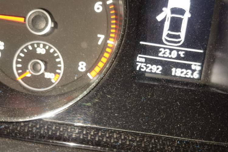Used Volkswagen Magotan 2012 1.8TSI Luxury Model Odometer Close Up