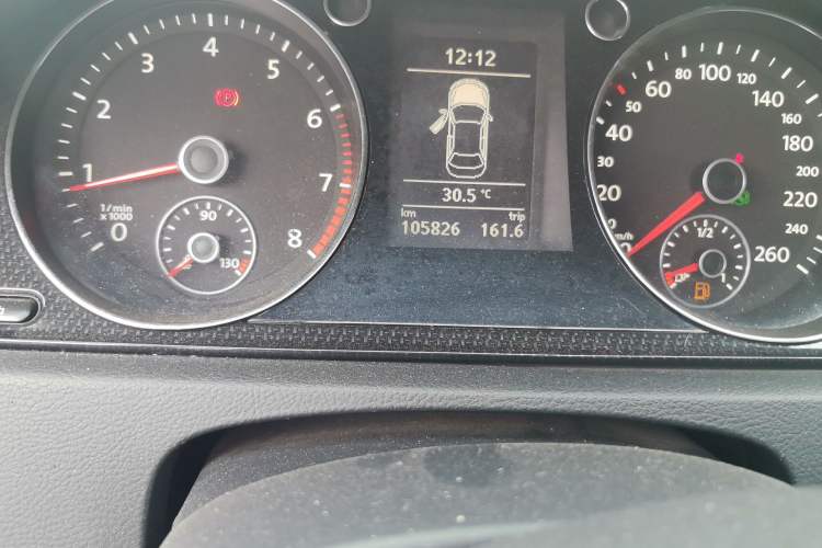 Used Volkswagen Magotan 2012 1.8TSI Luxury Model Odometer Close Up
