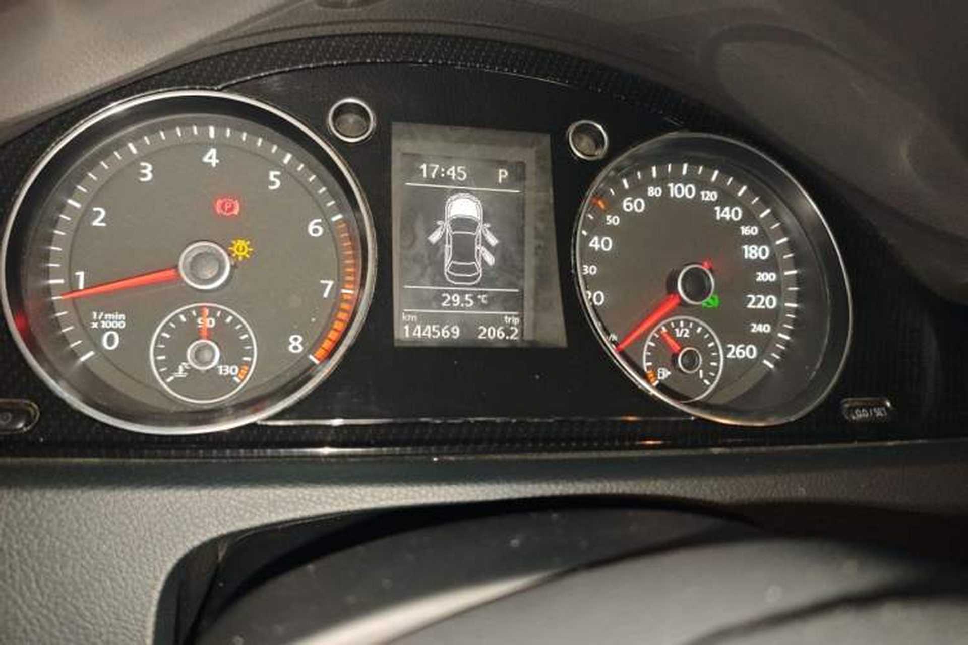 Used Volkswagen Magotan 2012 Revised 1.8TSI Luxury Version Odometer Close Up