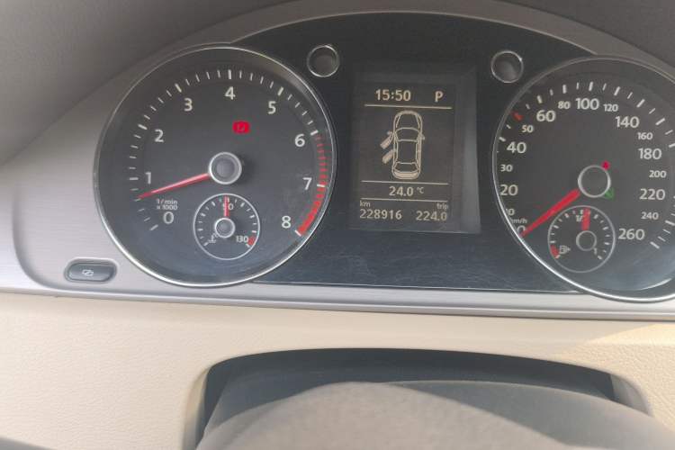 Used Volkswagen Magotan 2012 Revised Version 1.8TSI Leading Edition Odometer Close Up