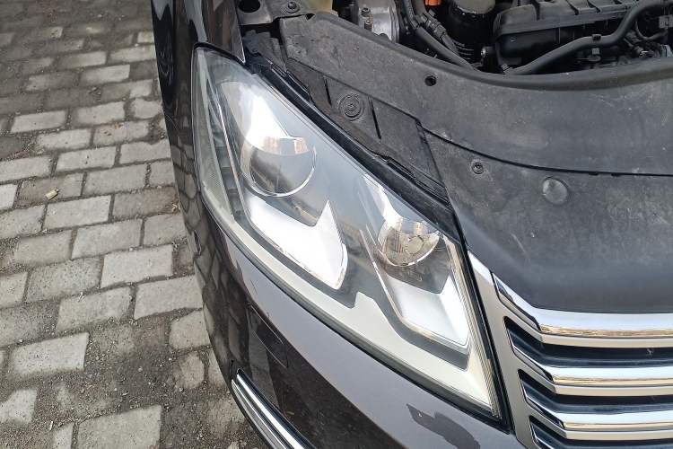 Used Volkswagen Magotan 2012 2.0 TSI Ultimate Edition Right Front Headlight