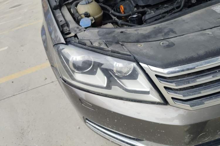 Used Volkswagen Magotan 2012 Facelift 2.0 TSI Prestige Model Right Front Headlight