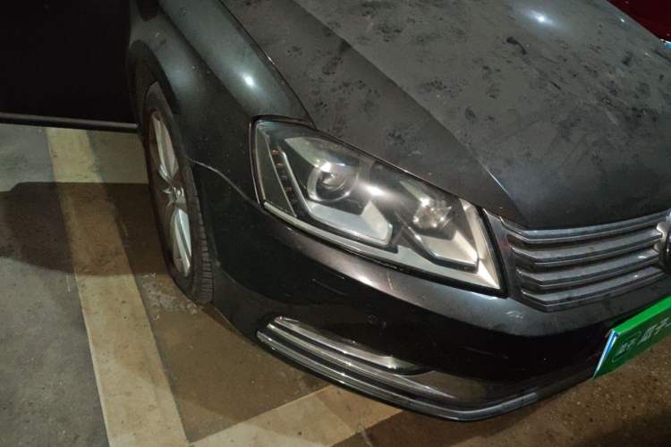 Used Volkswagen Magotan 2012 Facelift 2.0 TSI Prestige Model Right Front Headlight