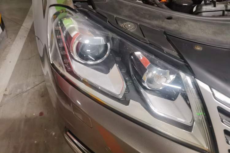 Used Volkswagen Magotan 2012 1.8TSI Luxury Model Right Front Headlight
