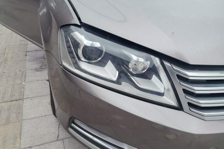 Used Volkswagen Magotan 2012 1.8TSI Luxury Model Right Front Headlight