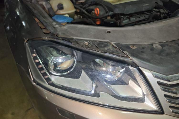 Used Volkswagen Magotan 2012 Revised 1.8TSI Luxury Version Right Front Headlight