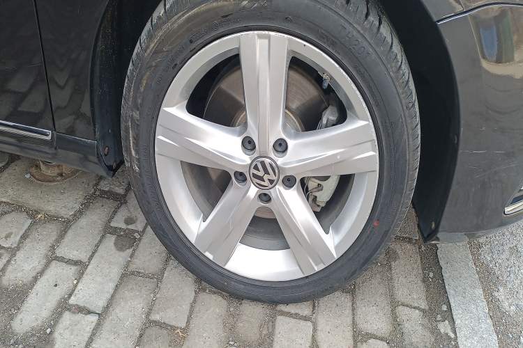 Used Volkswagen Magotan 2012 2.0 TSI Ultimate Edition Right Front Wheel Hub