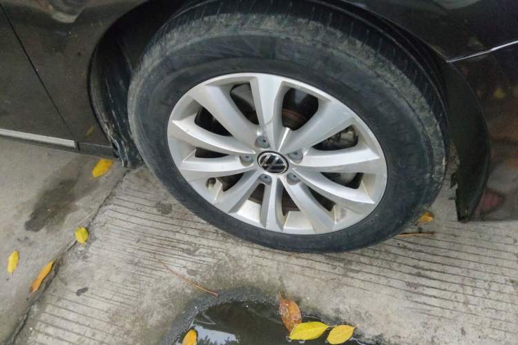 Used Volkswagen Magotan 2012 1.8TSI Luxury Model Right Front Wheel Hub