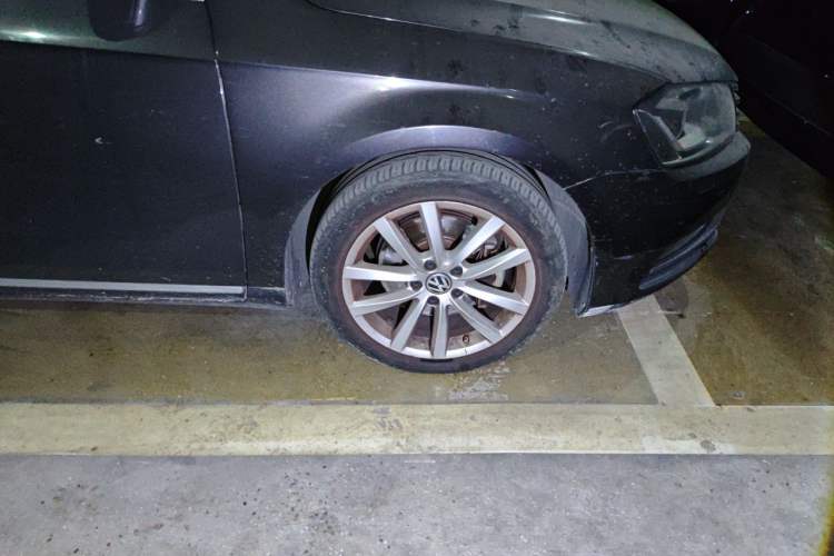 Used Volkswagen Magotan 2012 Facelift 2.0 TSI Prestige Model Right Front Wheel Hub