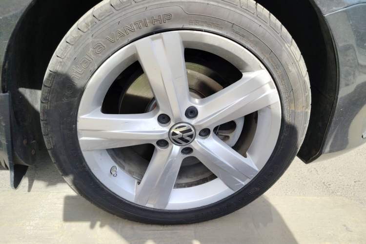 Used Volkswagen Magotan 2012 2.0 TSI Ultimate Edition Right Front Wheel Hub