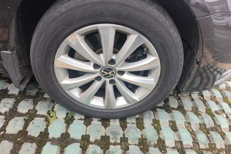 Used Volkswagen Magotan 2012 1.8TSI Luxury Model Right Front Wheel Hub